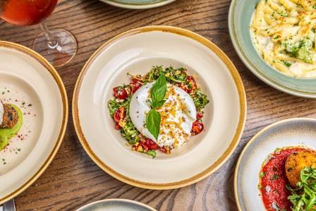 12 Trendy, Sundt Salatopskrifter til at Genopfriske Dine Måltider i 2025