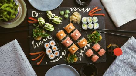 En Fuldstændig Historie om Sushi: Fra Narezushi til Globalt Fænomen