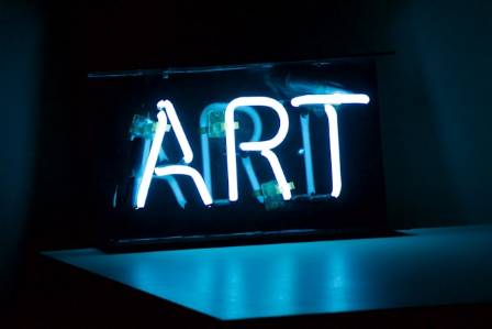 Sammenløbet af Kunst og AI: 3 Visionære Kunstnere, der Omdefinerer Kreativitet